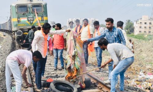 Maratha protesters Rail stop protest Solapur