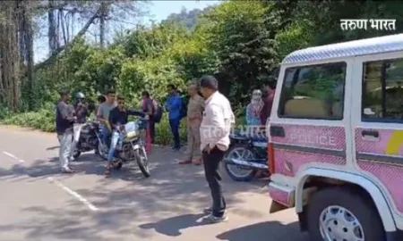 पन्हाऴ्यावर फिरायला आलेल्या प्रेमी युगुलांची निर्भया पथकाकडून चौकशी Panhala