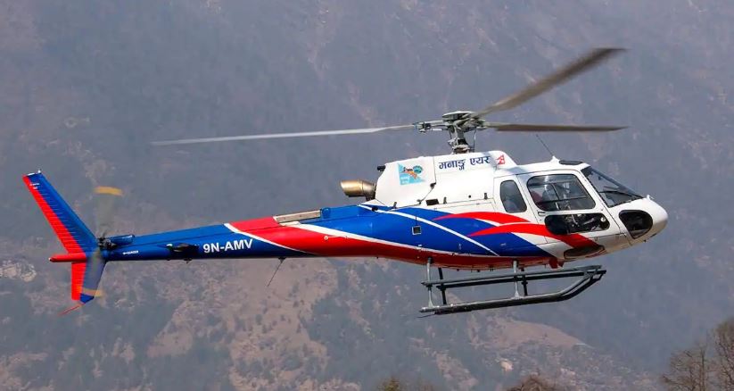 नेपाळमध्ये हेलिकॉप्टर दुर्घटनाग्रस्त Helicopter crash in Nepal