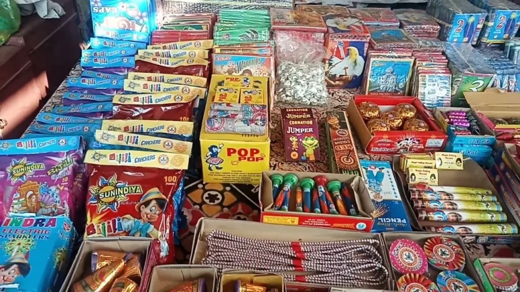 गणेशपूर येथे 9 लाखांचे फटाके जप्त Firecrackers worth 9 lakh seized in Ganeshpur