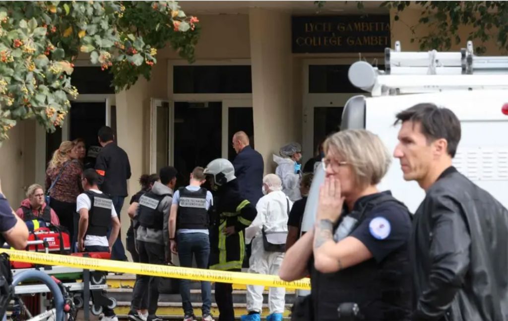 20 हजार मुस्लीम कट्टरवाद्यांना हाकलणार फ्रान्स France will expel 20 thousand Muslim fundamentalists