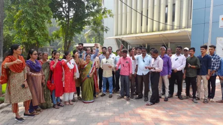 मालवण नगरपालिका कर्मचारी आक्रमक