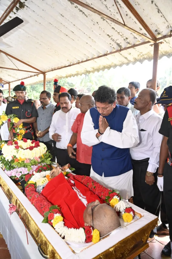 सहकाररत्न पी. एफ. डॉन्टस यांच्या पार्थिवावर अंत्यसंस्कार