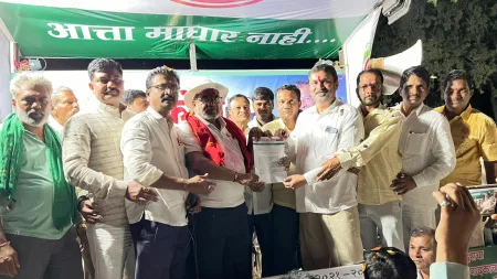 वारणेवर आक्रोश पदयात्रा! इथेनॉल उत्पादनाचा वाटा आणि 400 रुपयांचा फरक शेतकऱ्यांना दिलाच पाहिजे : माजी खा.राजू शेट्टी Raju Shetty Padayatra