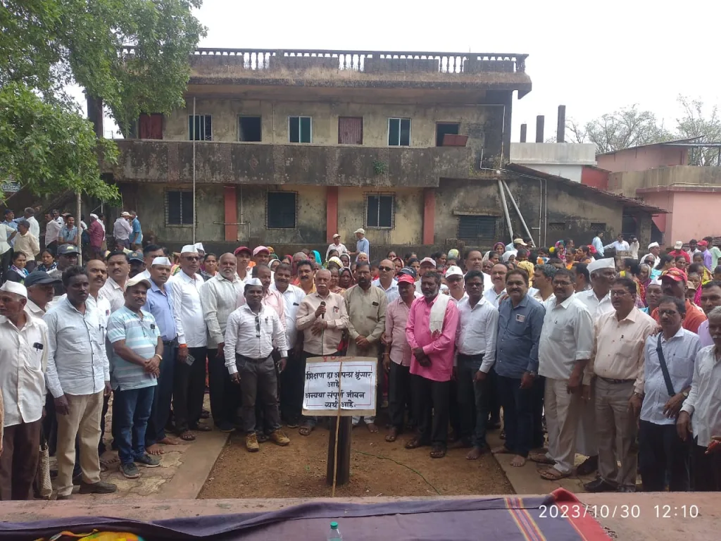 शिक्षणमंत्र्यांच्या घरावर धडकणाऱ्या लाँग मार्चला तात्पुरती स्थगिती