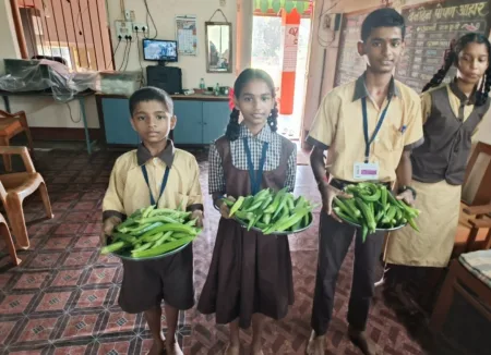 आंब्रड शाळेमध्ये परसबागेतील शेती उपक्रम