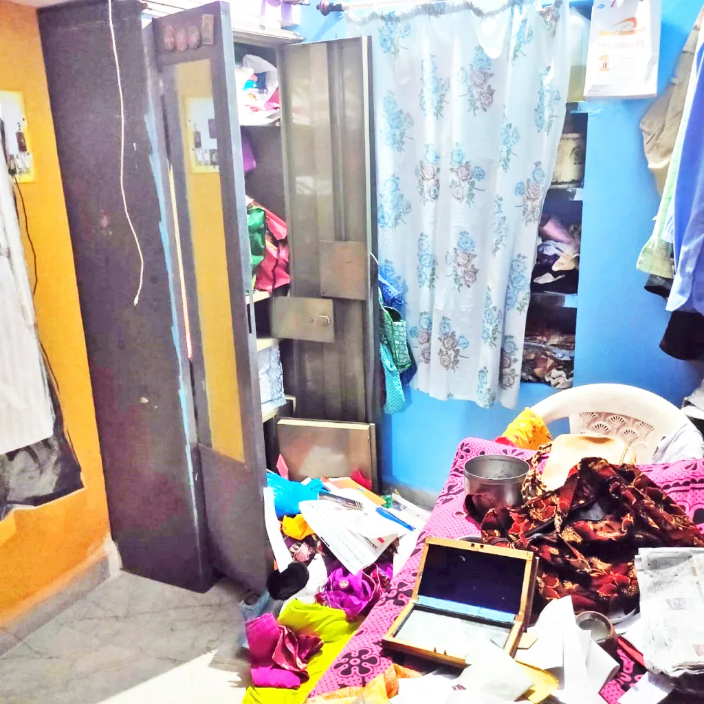 Burglary of three and a half lakhs in trust in Kakatiti