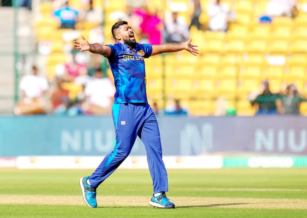 गतविजेत्या इंग्लंडचा पराभवाचा ‘चौकार’ Defending champion England's 'four' of defeat