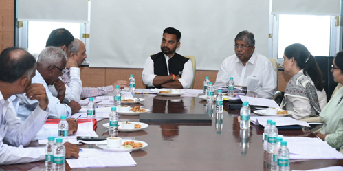 महाराष्ट्र सरकार घेणार सीमाबांधवांच्या आरोग्याची काळजी The Maharashtra government will take care of the health of border residents