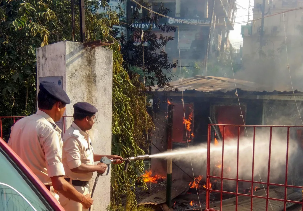 Police post in Patna burnt down