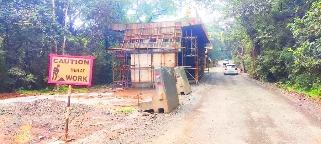 Khanapur-Anmod Dupadrikaran cementing work in progress