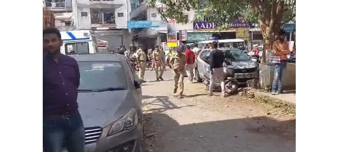 कुटुंबातील सात जणांची सामूहिक आत्महत्या