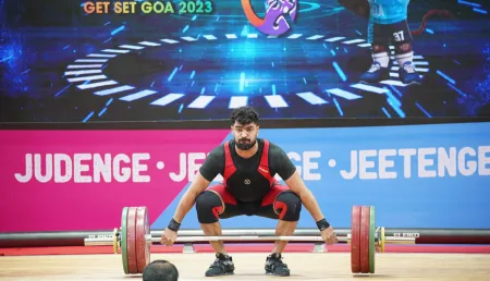 वेटलिफ्टिंगमध्ये हर्षद वाडेकरच्या सुवर्णपदकासह तीन पदकांची कमाई Harshad Wadekar won three medals in weightlifting, including gold