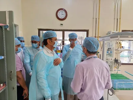 आमदार आसिफ सेठ व जिल्हा पालक मंत्री सतीश जारकीहोळी यांनी केली रुग्णाल्याची पाहणी