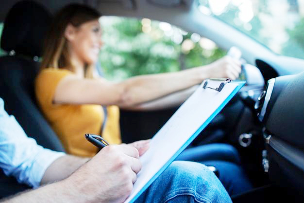 वाहनांची चलती, महिलाही बनल्या सारथी… Vehicles move, women also become charioteers...