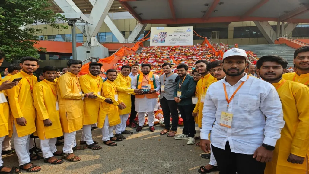 विशाल परब आणि प्रथमेश तेली यांची युवा कार्यकर्त्यांसह दिल्लीत हजेरी !