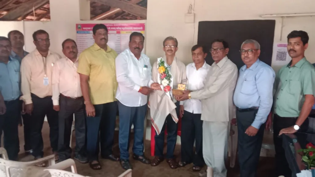 ज्ञानदीप तर्फे सावंतवाडीत गुणवंत शिक्षकांचा सन्मान