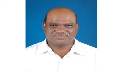 सावंतवाडी शहर परिसरातील धोकादायक झाडे तोडण्यासाठी आक्रोश मोर्चा