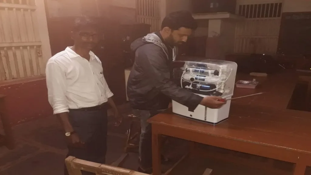 शिक्षण मंत्री दीपक केसरकर यांच्या तर्फे डेगवे शाळेला वॉटर फिल्टर प्रदान