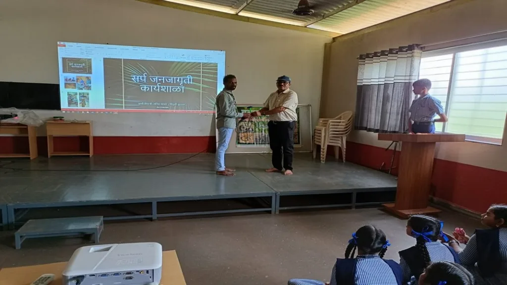 नेरुर – माड्याचीवाडी विद्यालयात सर्पमित्र जनजागृती कार्यशाळा