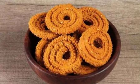 आता भाजणीचं टेन्शन नाही ;ट्राय करा झटपट आणि कुरकुरीत गव्हाची चकली Try Quick and Crispy Wheat Chakki