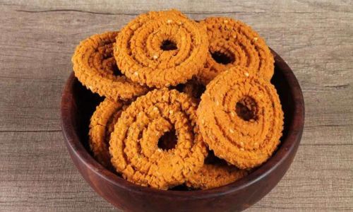 आता भाजणीचं टेन्शन नाही ;ट्राय करा झटपट आणि कुरकुरीत गव्हाची चकली Try Quick and Crispy Wheat Chakki