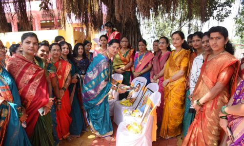 पुलाची शिरोली येथे झिम्मा फुगडी स्पर्धा संपन्न;महिलांचा उत्स्फूर्त प्रतिसाद Zimma Fugdi competition held at Pulachi Shiroli;