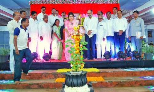 वारणेत दिव्य शोभाई स्मृती पर्वास शानदार प्रारंभ : प्रदर्शन सुरु Varanet Divya Shobhai Smriti Parvas Great start: