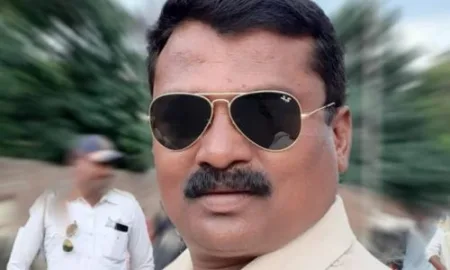 सोलापुरात सहाय्यक पोलीस निरीक्षकाची स्वतःवर गोळी झाडून आत्महत्या Assistant Police Inspector commits suicide in Solapur
