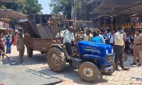 Municipal Corporation Encroachment Department raided chappal stand in Ambabai area