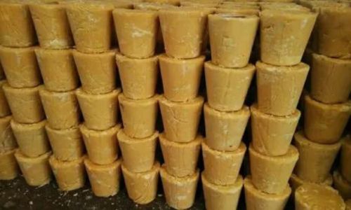 कोल्हापूरचा गुळ उद्योग संकटात; चार हजार दर मिळाल्यास गुऱ्हाळ घरे टिकणार Kolhapur jaggery industry in crisis