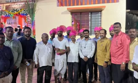 नवरात्रोत्सवात उत्कृष्ट पूजा बांधणी, पुजाऱ्यांचा सत्कार Excellent pooja construction in Navratri festival, felicitation of priests