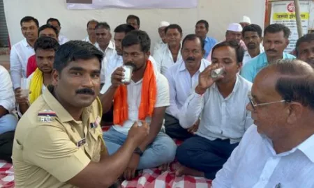 सरपंच अनिल सूर्यवंशीनेच तलाठी कार्यालयाची भिंत पाडली; गुन्हा दाखल Sarpanch Anil Suryavanshi demolished the wall of Talathi office;