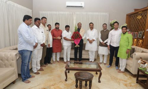 Chandrashekharji Bawankule's goodwill visit to Sangram Deshmukh's residence
