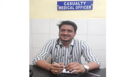 डॉ. मुरली चव्हाण यांना कायमस्वरूपी सेवेत रुजू करून घ्या