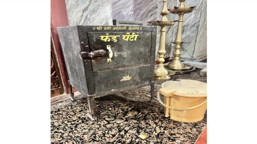 न्हावेली मंदिरातील फंडपेटी अज्ञात चोरट्याने फोडली