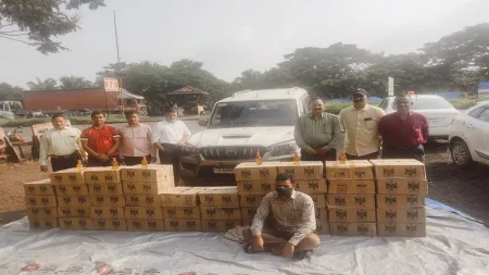 दोडामार्गात इन्सुली एक्साइजची बेकायदा दारु वाहतुकी विरोधात कारवाई