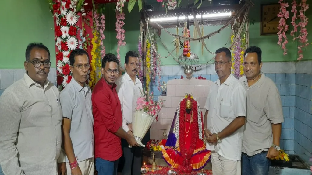 माजी नगराध्यक्ष संजू परब यांच्या नवरात्रोत्सव मंडळांना भेटी