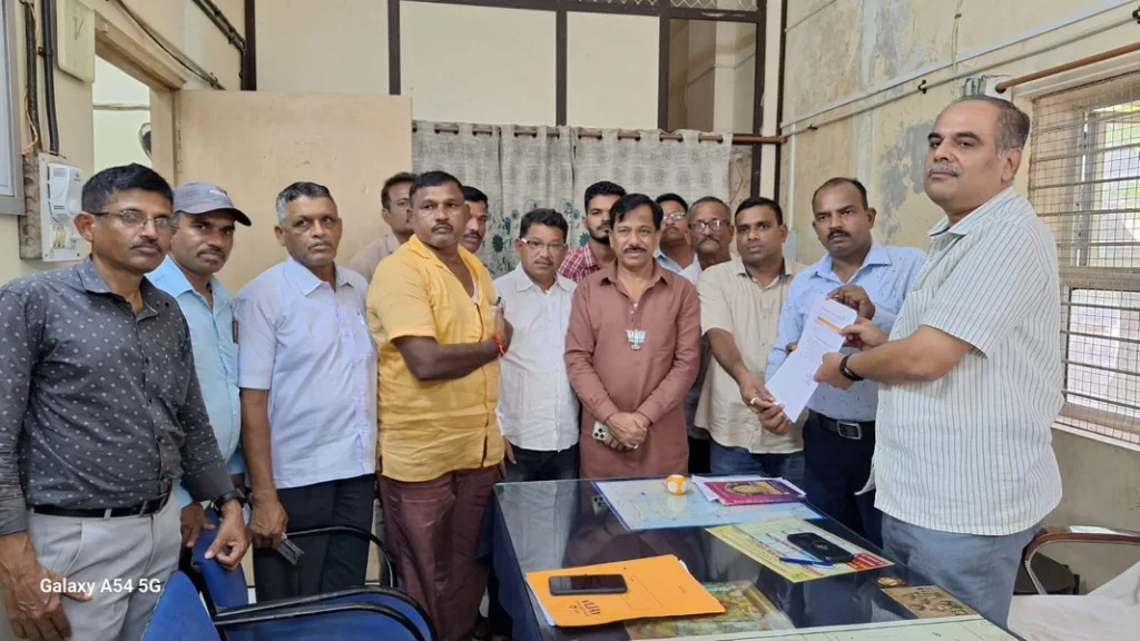 शिरशिंगे ग्रामस्थांचा सावंतवाडी BSNL कार्यालयाला घेराव