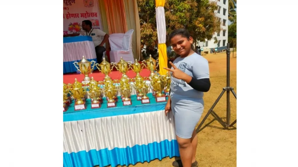 वेंगुर्ले जिल्हास्तरीय वेटलिफ्टिंग स्पर्धेत कु हेमांगी मेस्त्री प्रथम