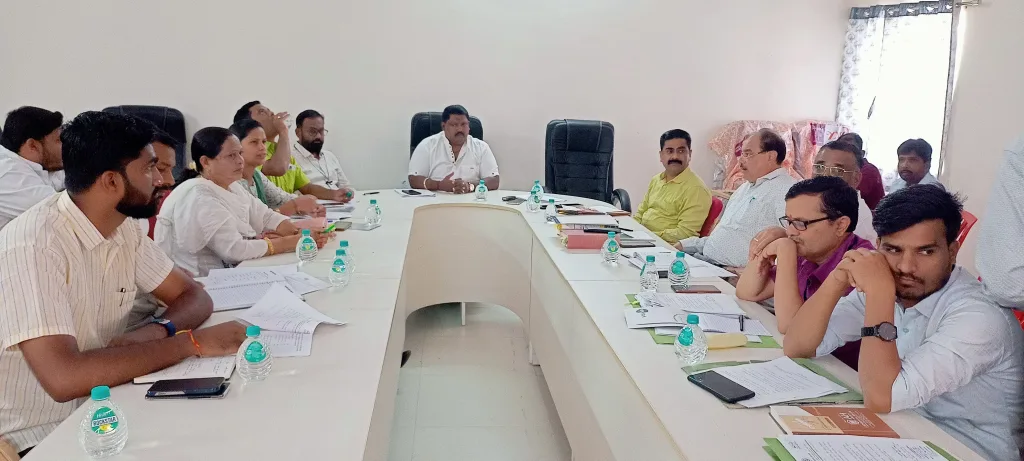 तक्रारी आल्यानंतर तातडीने सोडवा Resolve complaints promptly