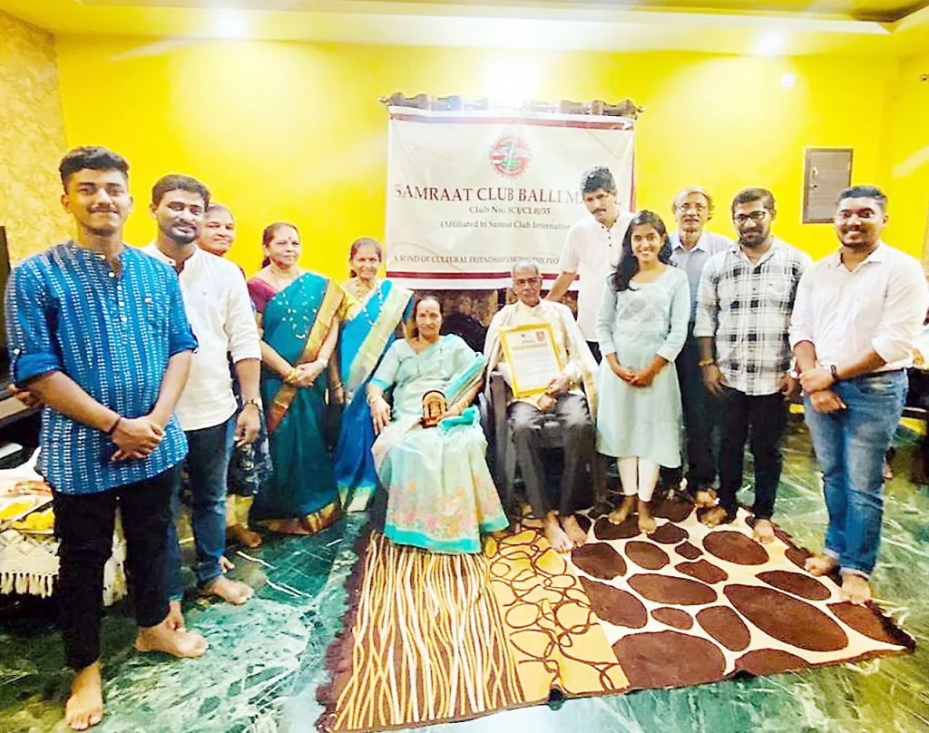 रंगकर्मी दीनानाथ देसाई, सुमती देसाई यांचा सत्कार Tribute to colorists Dinanath Desai, Sumati Desai