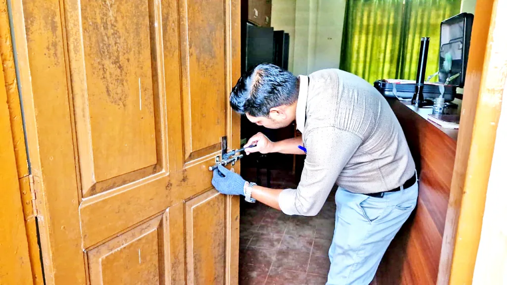 2.80 lakh stolen from MIBK High School in Khandepar