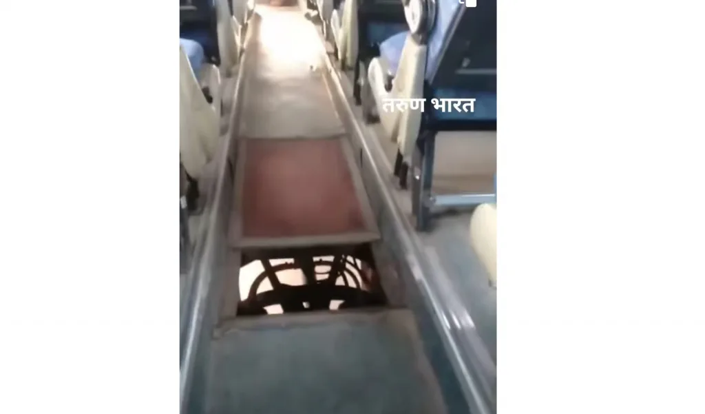 बसच्या तुटलेल्या पत्र्याची चर्चा गाजली There was talk of the broken sheet of the bus