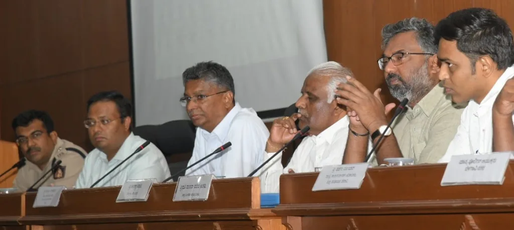 पाणीसमस्येला तोंड देण्यासाठी टँकर खरेदी करा Buy a tanker to deal with the water problem