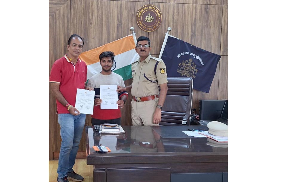 Police Appreciate Facebook Friends Circle's Work