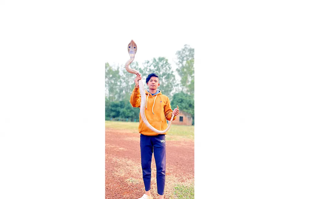 The youth caught two snakes in three days