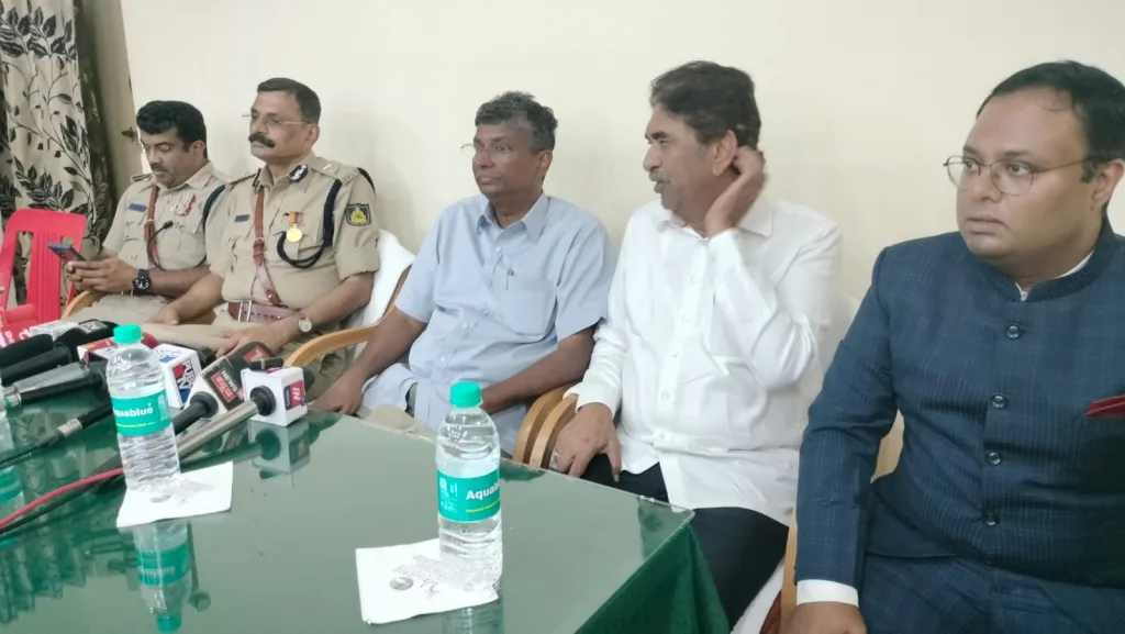 100 crore grant for new Collectorate office