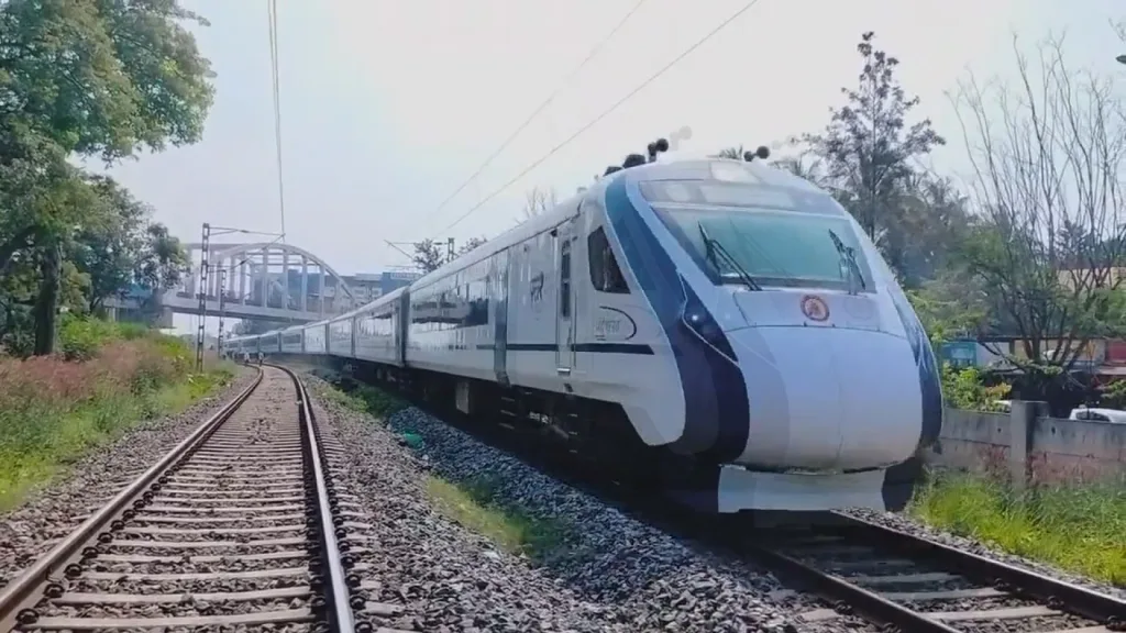बेंगळूर-बेळगाव वंदे भारत एक्स्प्रेसची प्रतीक्षाच Belgaum-Bengaluru Vande Bharat will run from Sunday
