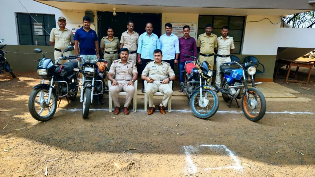 The trio who stole motorcycles were arrested by the Marihal police